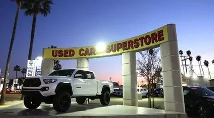 Navigating Car Financing: Dealership vs. Bank Loans
